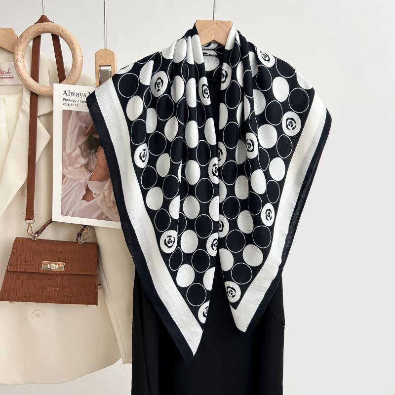 Quadratischer Schal im koreanischen Stil mit weißem Blumendruck - Weich, elegant, hautfreundlich, warmer Fischgrät-Schal für Herbst und Winter