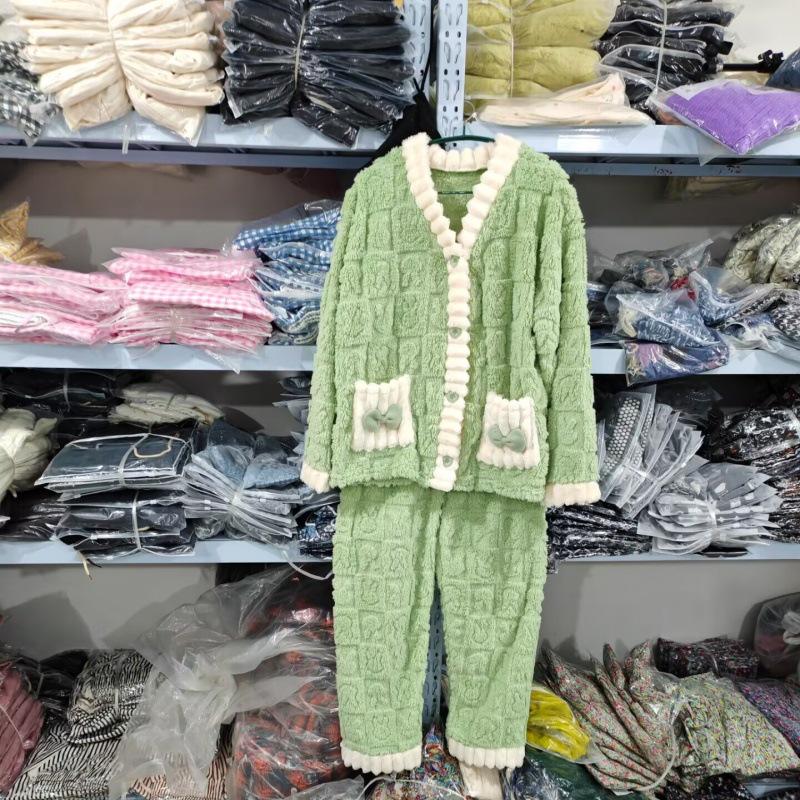 Women's Sweet Style Coral Fleece Pajamas Set with Rabbit Head Jacquard and Bowknot, Thickened for Autumn and Winter 2025.