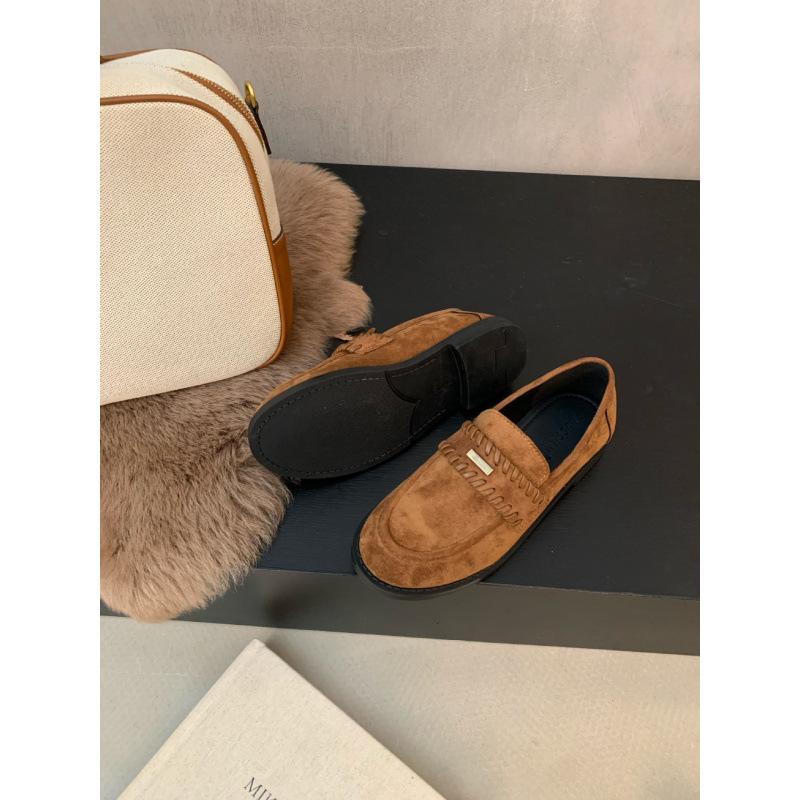

Korean small leather shoes women s 2025 autumn new round head thick heel Korean version woven small fastener single shoes 39 коричневий