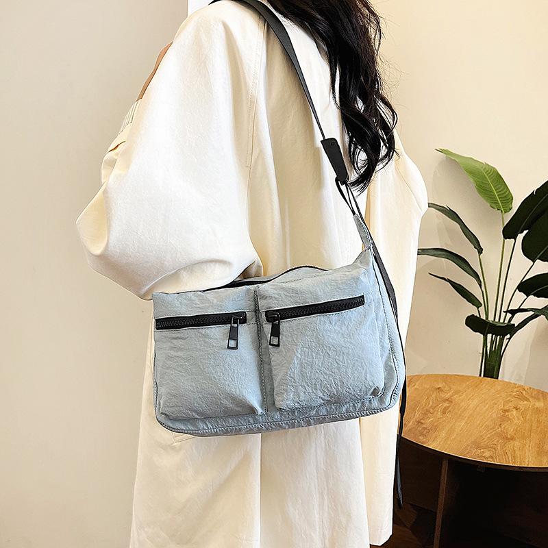 2025 new large-capacity nylon cloth lightweight shoulder bag daily leisure fashion simple messenger bag messenger bag bag bag