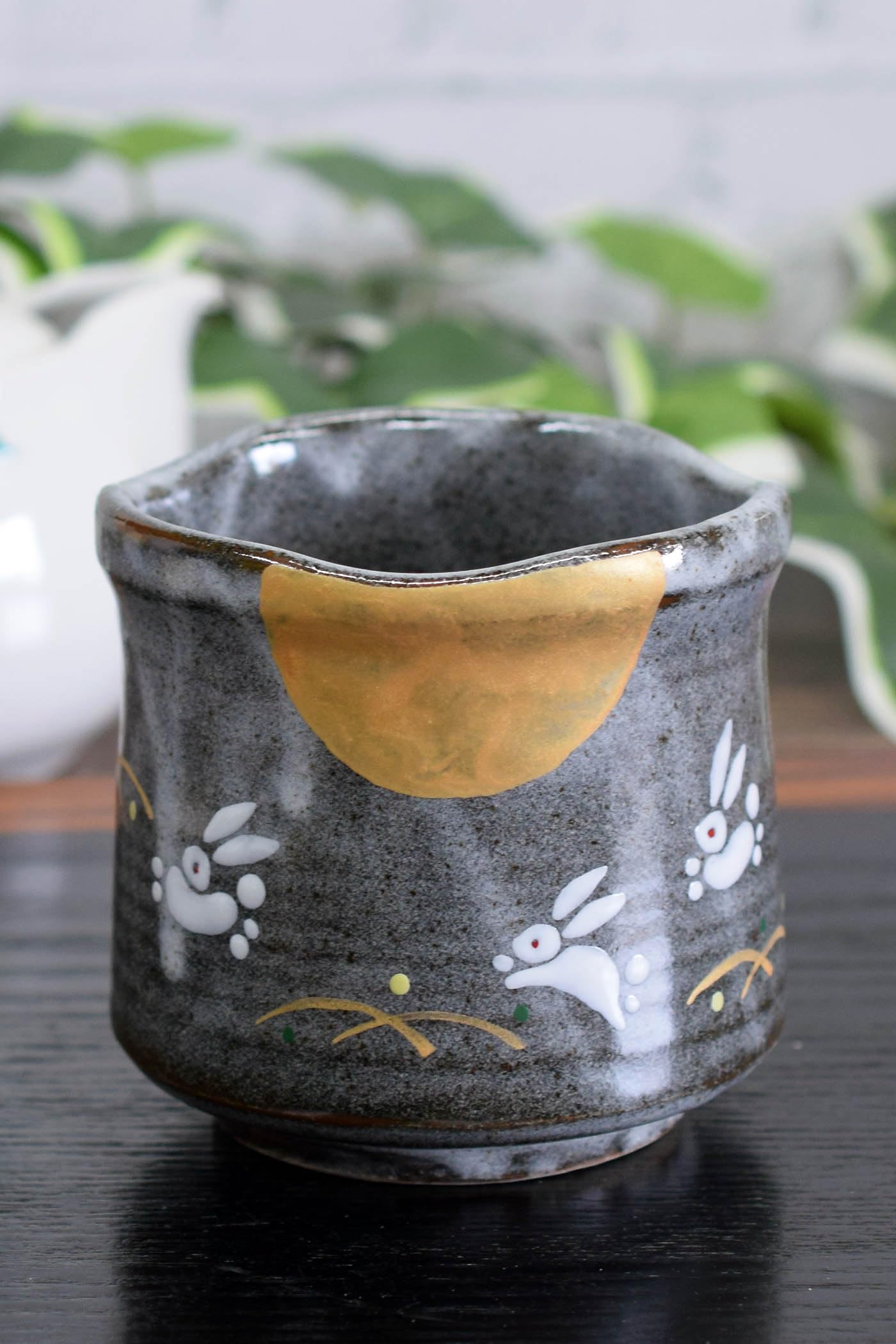 

Waza no Kura Stylish Kutani Ware Teacup with Moon Rabbit Brand Japanese Made in Perfect as a Birthday 60th 70th 77th 80th 88th or 90th Design, Large, серый