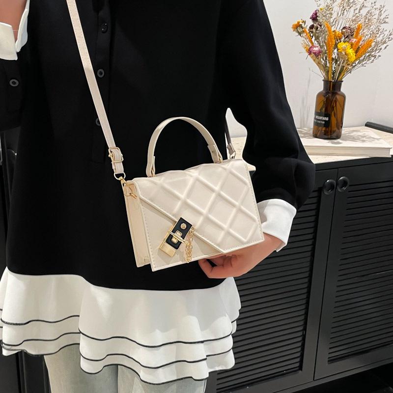 2025 New Portable Messenger Texture Indentation Rhombus Trend Foreign Style Solid Color Shoulder Small Square Bag Women's Bag