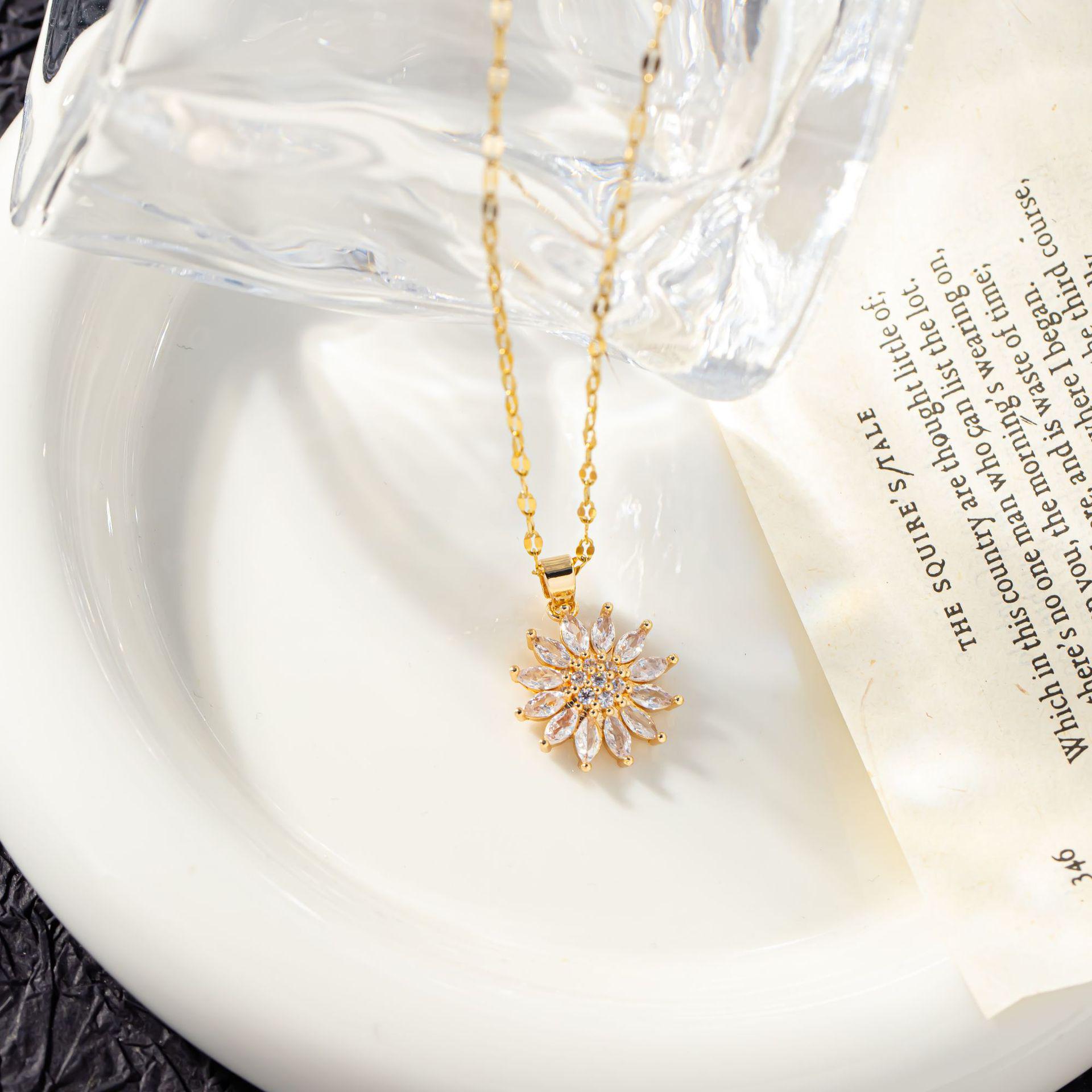 European & American Women s Luxury Cross Necklace - Daisy Crystal Clavicle Chain Daisy Necklace белый
