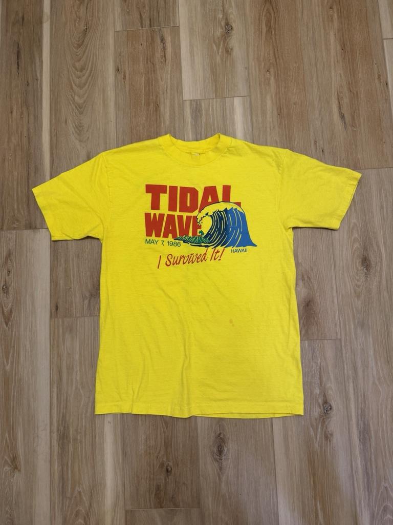 VTG I Survived Hawaii Tidal Wave 1986 Yellow T Shirt Men’s Large Single Stitch