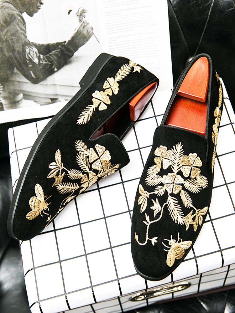 

Новые 2025 Вышивка Замшевые Платье Лоферы Мужские Роскошный Дизайнер Черные Заостренные Слипоны Повседневная Свадебная Обувь Zapatos Hombre 38