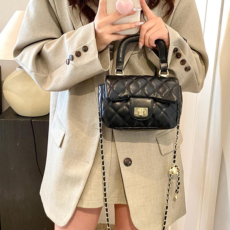 Niche design foreign style small fragrant style rhombus chain bag women's 2025 spring and summer Korean version simple fashion shoulder messenger bag