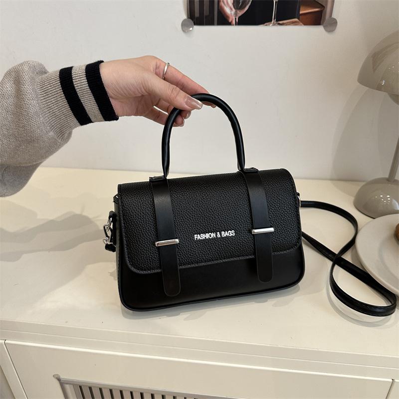 

Commuting temperament, foreign style, versatile fashion, small square bag, women s autumn and winter retro simple casual personalized messenger bag чёрный