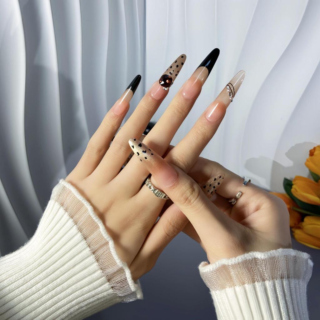 High-End Leopard Print Rhinestone Cat Eye Manicure: Influencer Style Wearable Whitening Nails