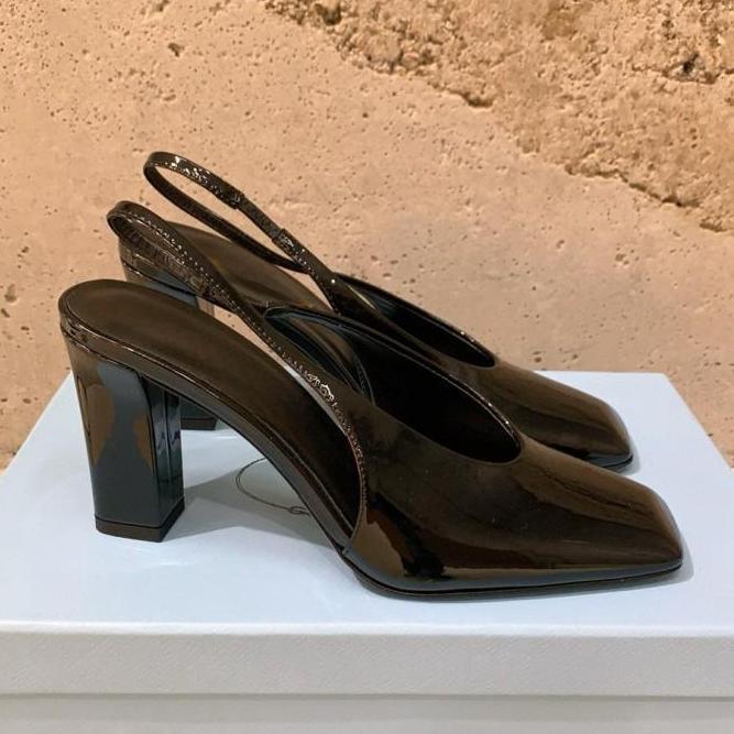 

2025 trend fashion versatile thick heel casual high heels women s British retro style heightening light mouth fashion sandals 35