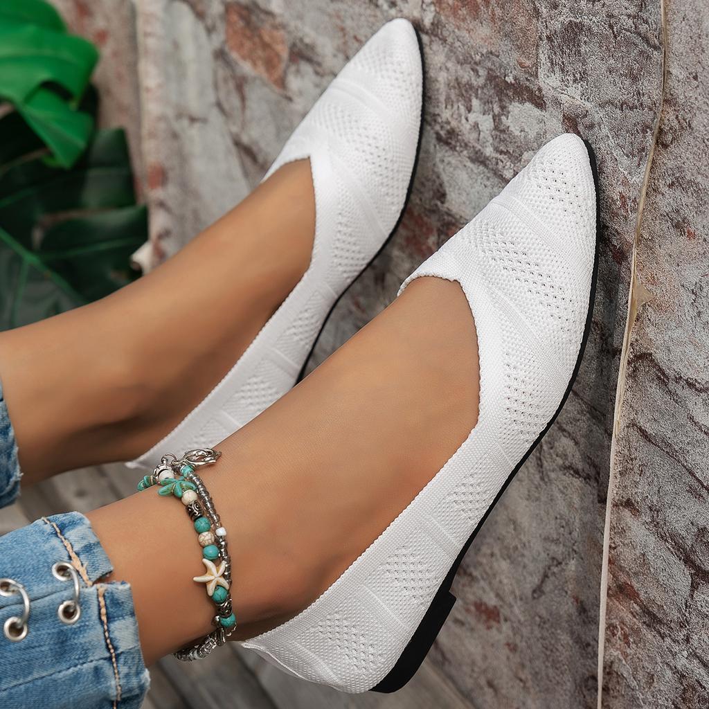 Fashion Women Flats Shoes 2025 New Leisure Comfortable Shoes Women Large Size Pointed Loafers Shallow Elastic Knitting Sneakers Women