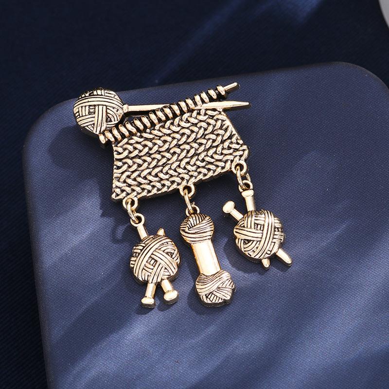 

Fashionable Retro Woolen Ball Knitted Scarf, Elegant and High-end Men’s and Women’s High-end Brooch 4*6CM