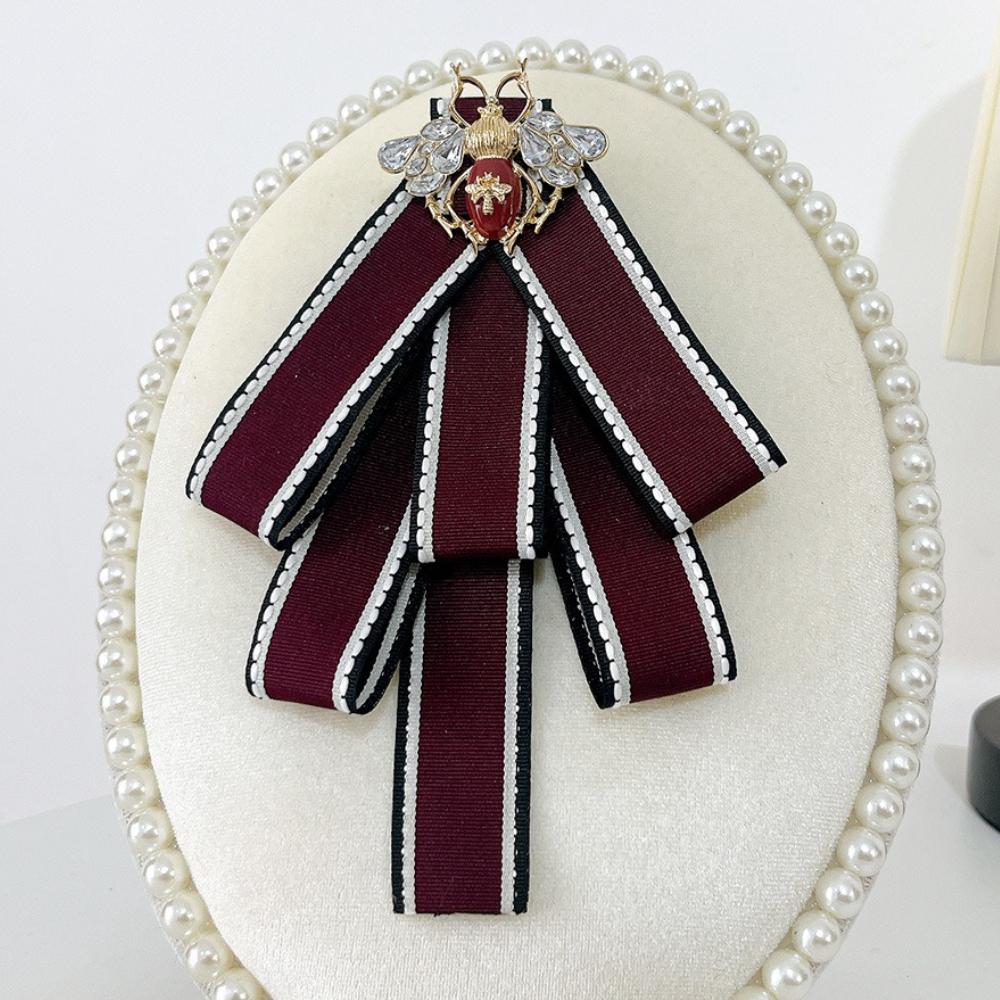 

Retro Fabric Bow Brooches for Women Rhinestone Bee Badge College Style Shirt Collar Pins Fashion Wedding Party Accessories