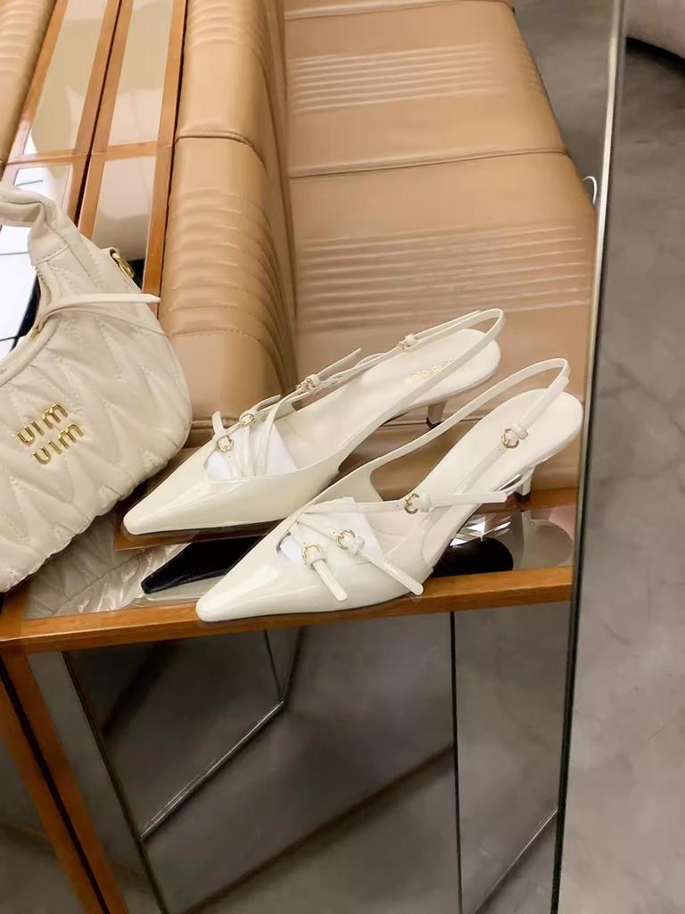 Sheepskin version of grape mother, the same leather bag head sandals, one-word buckle with pointed back empty single shoes, stiletto high heel