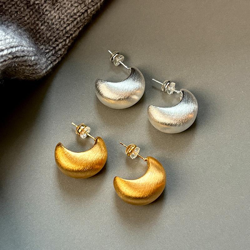 S sterling silver needle brushed retro crescent earrings women's cold wind niche versatile high-end stud earrings