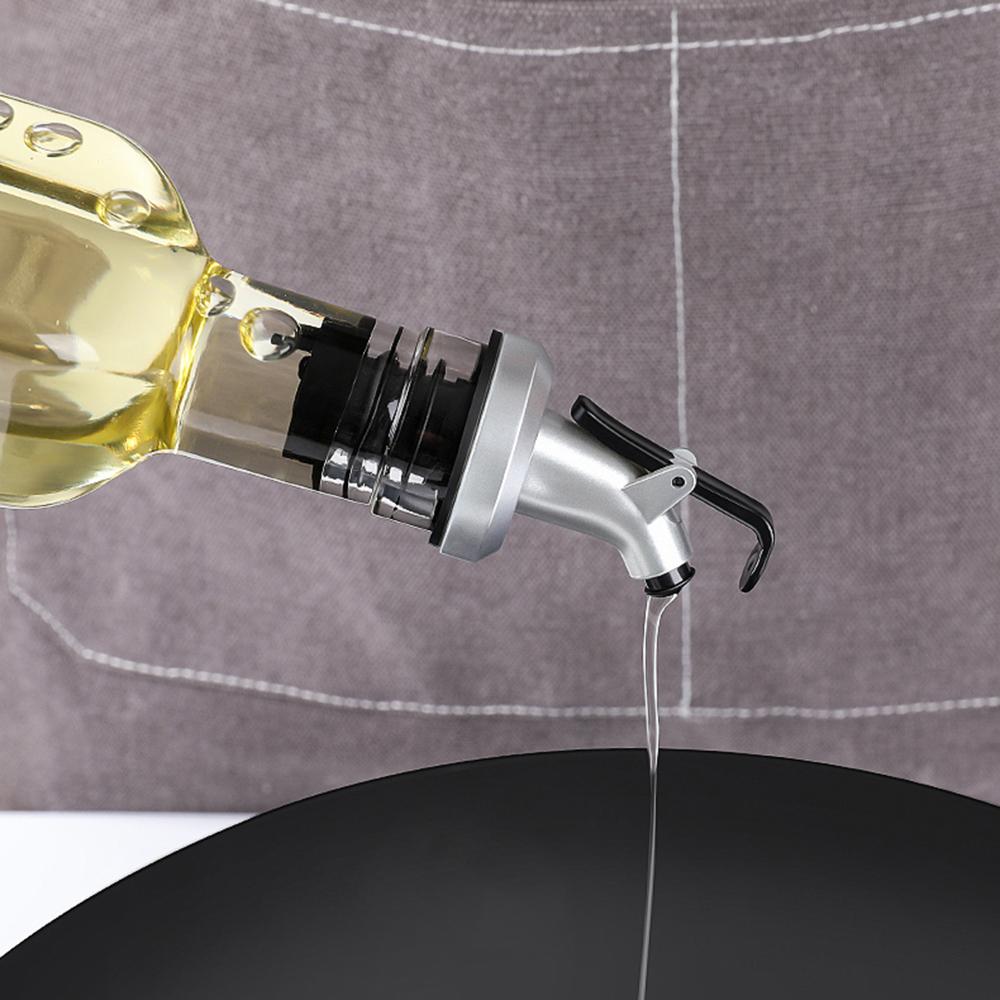 3PCS Silver Spray Paint Oil Bottle Plug Plastic Oil Bottle Plug Soy Sauce Vinegar Bottle Plug Oil Pour Nozzle