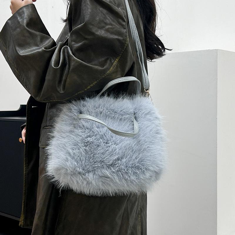 Luxurious Korean Style Fox Fur Crossbody Bag - Large Capacity, Fashionable & Versatile for Autumn/Winter