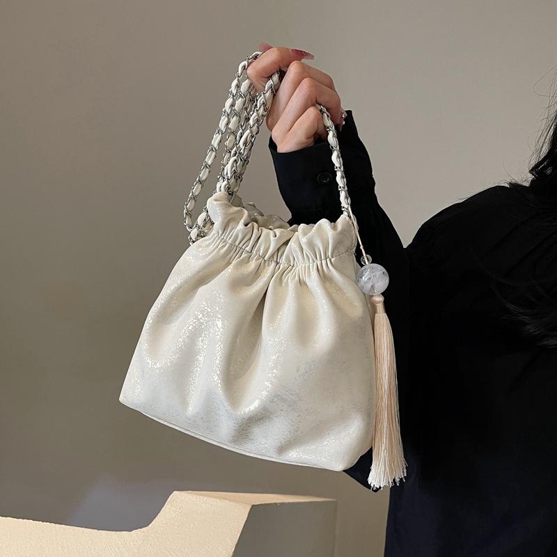 This year's popular bucket bag women's spring and summer 2025 new Korean version pleated foreign style versatile chain shoulder bag