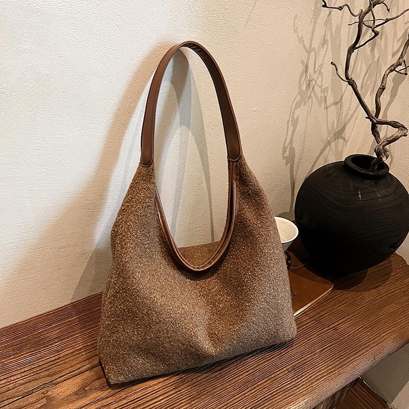 Retro Casual Large-capacity Tote Bag Women's 2025 Autumn and Winter New Fashion Trend Underarm Bag Commuter Versatile Women's Bag