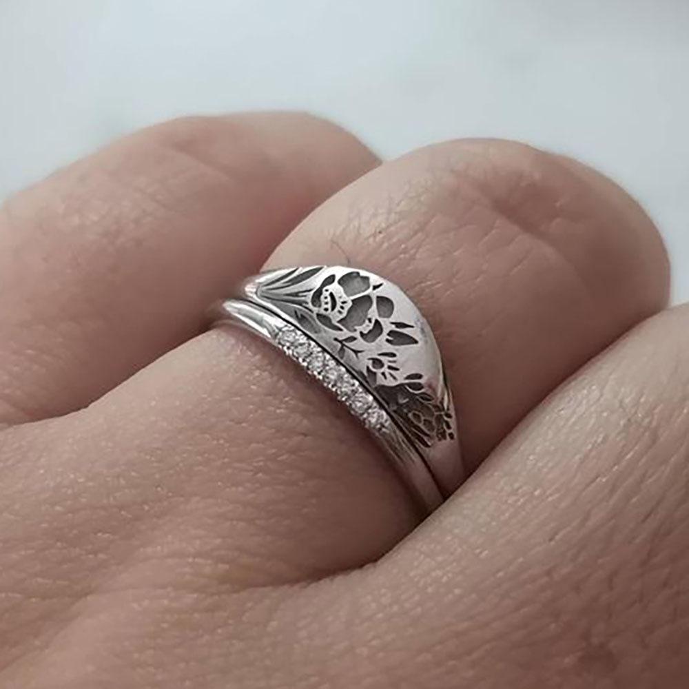 Anello da donna traforato floreale placcato oro 18K Three Heroes - Accessorio di gioielleria elegante e versatile