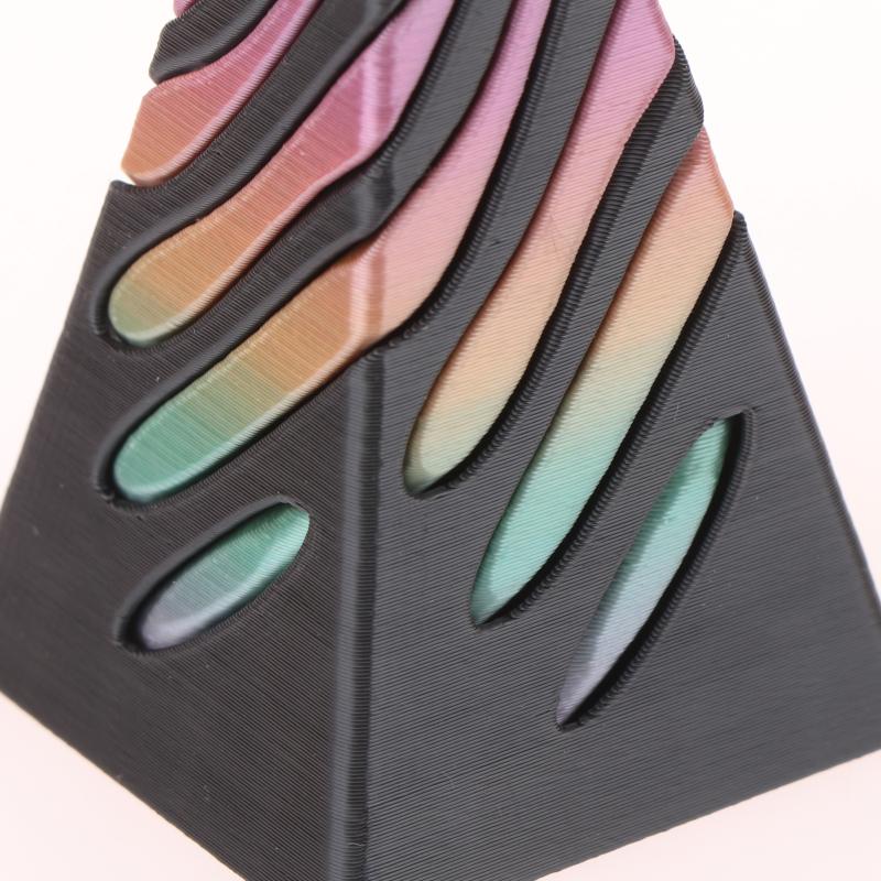 1 Stück Mini Vortex Faden Illusion Dekompressionsspielzeug 3D Gedrucktes Spiralkegel Fidget Spielzeug Unmögliche Pyramiden Skulptur