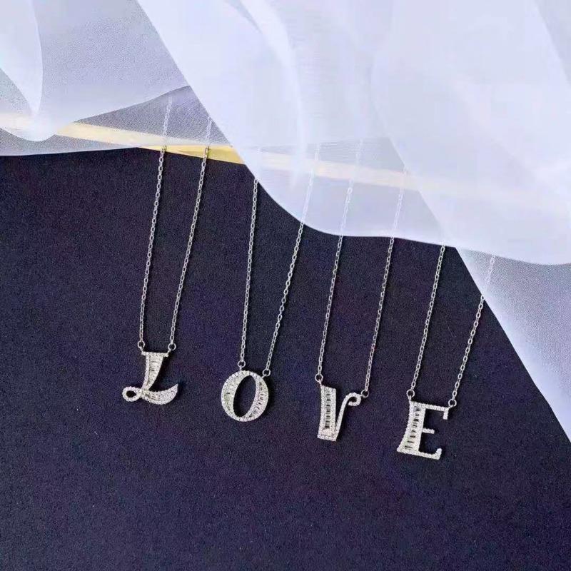 Angielski naszyjnik z literami damski letni prosty uniwersalny naszyjnik lekki luksusowy niszowa biżuteria