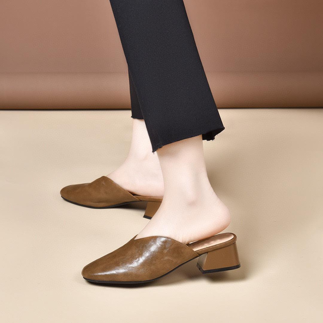 

Тапочки Baotou, женская верхняя одежда, лето 2024 года, квадратная голова, простой темперамент, средний каблук, толстый каблук, классные тапочки, мокасины, ленивое волочение 40 хаки