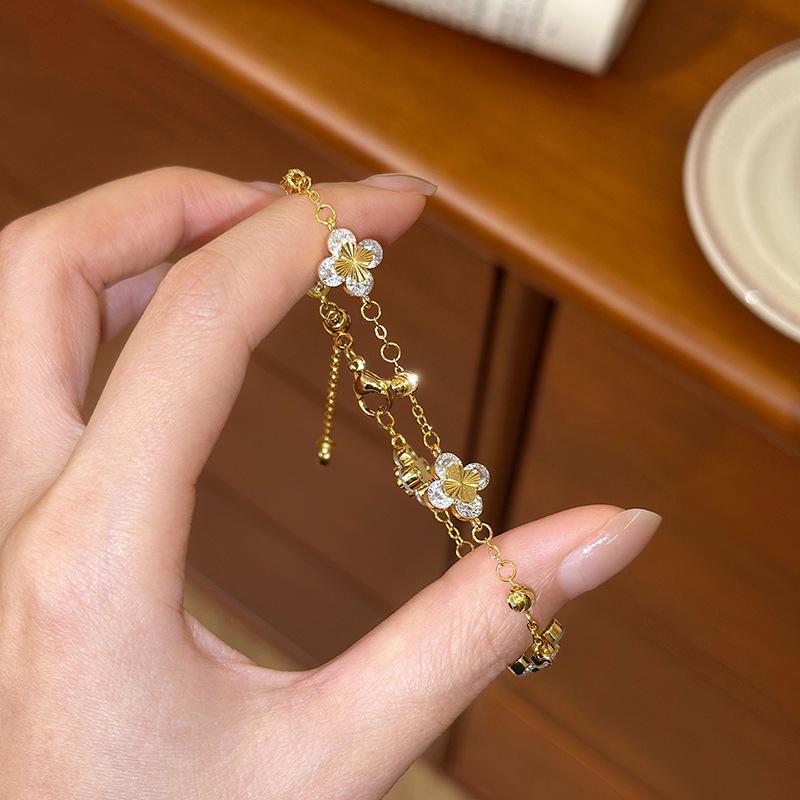 Elegant Zircon Flower Pendant Bracelet - Luxurious, Exquisite, Niche Jewelry for Women
