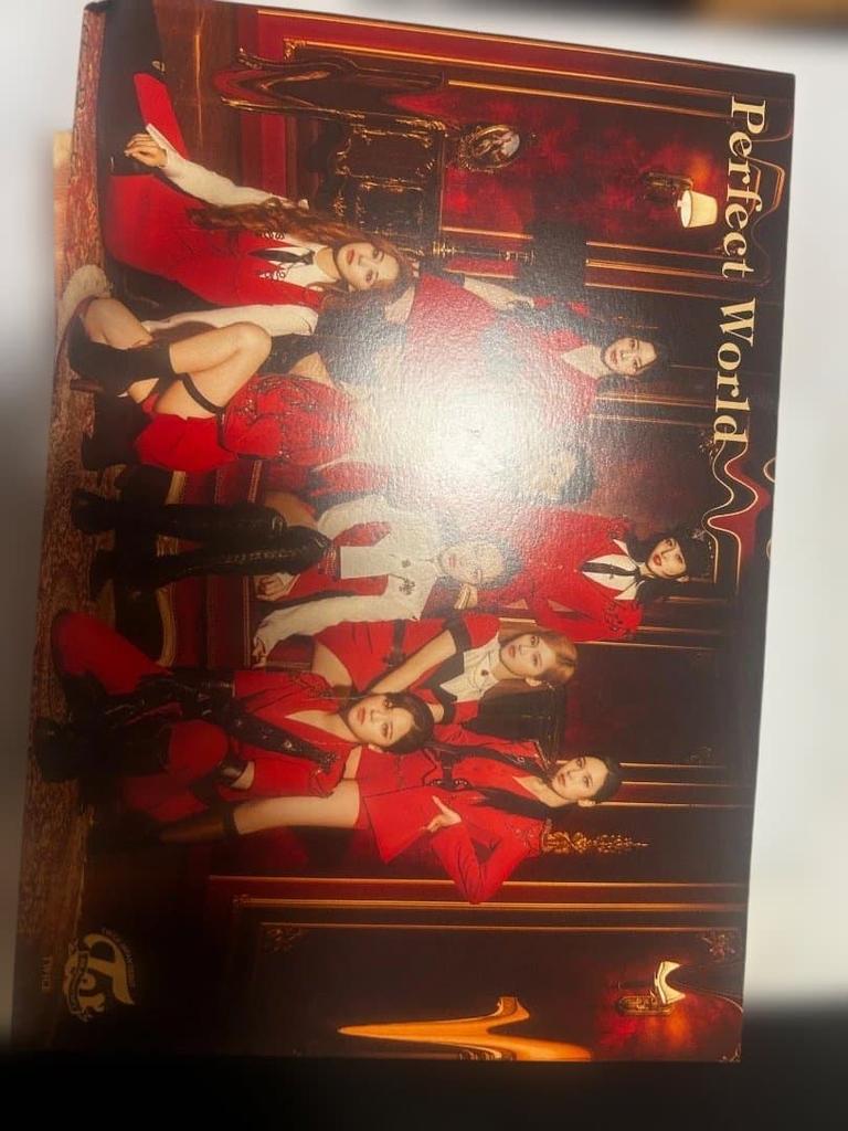 [USED] TWICE Perfect World Album