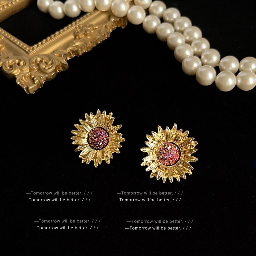Mid-Century Vintage Stud Earrings: Trendy Literary Style in Light Luxury Fashion