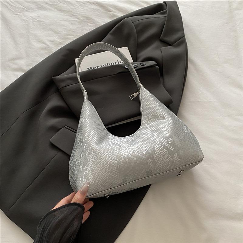 Large capacity shoulder bag women's summer new high-end fashion trendy tote bag simple retro armpit bag