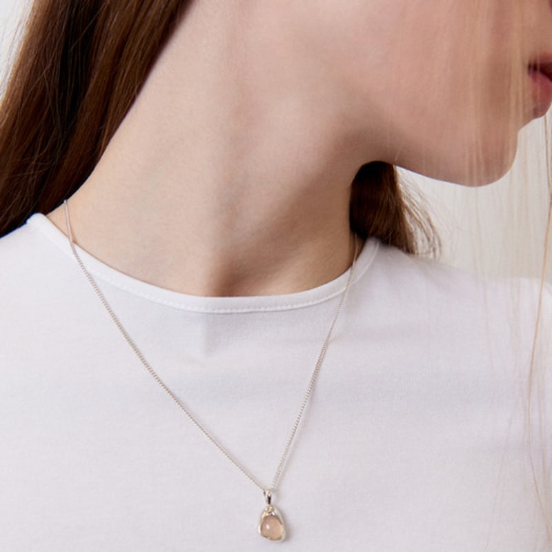 

emott Melting pendant Necklace (Rose quartz) FREE