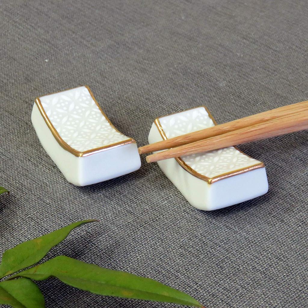 Waza No Stylish Japanese Kutani Ware Pair of Chopstick White Made In Kura Tableware, Rests, Cloisonné, High-quality Ceramic, Japan.