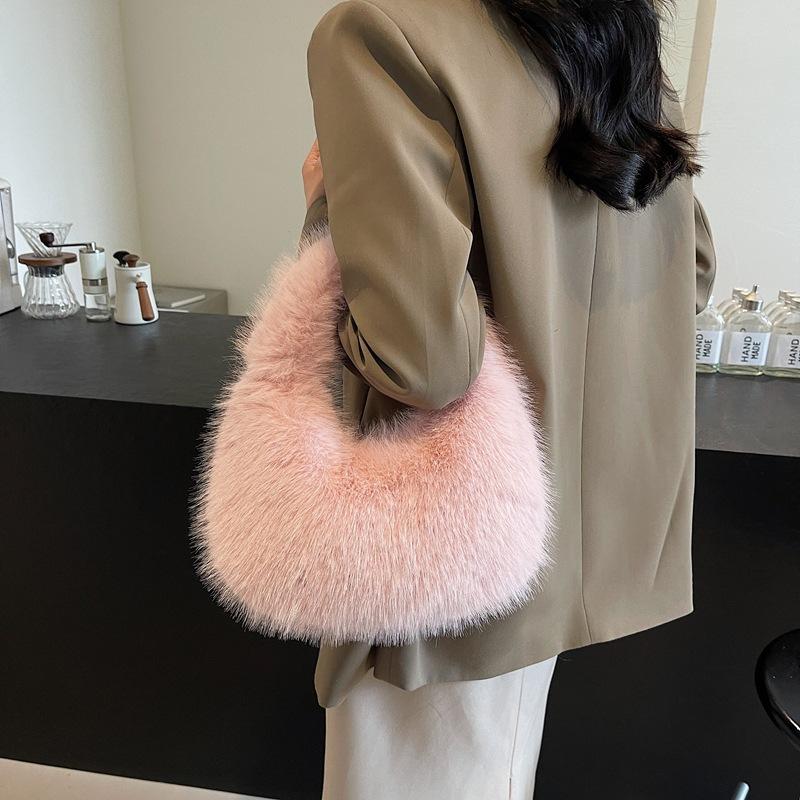 2025 autumn and winter new high-value portable wool bag women's popular plush bag high-end niche versatile clutch bag