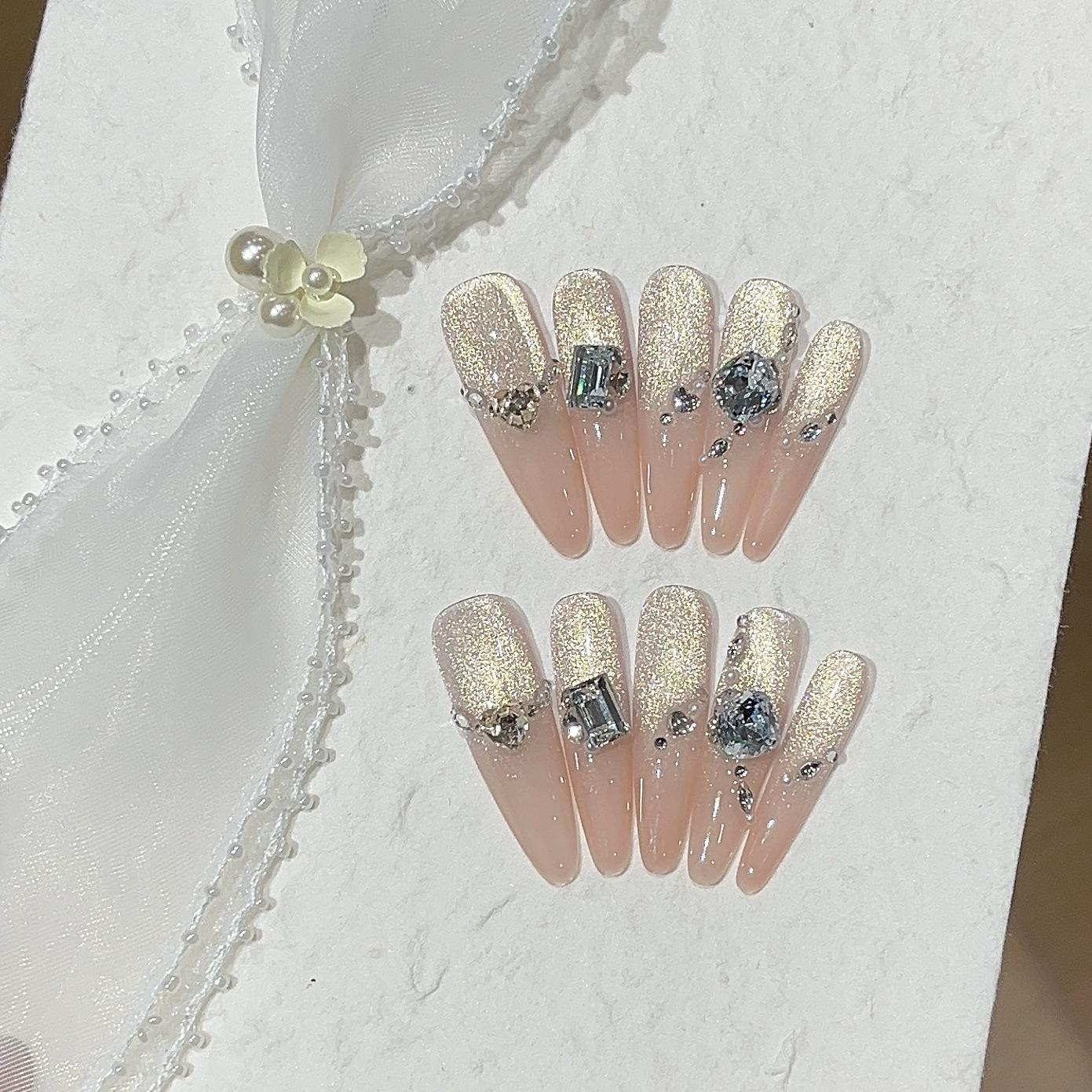 

Нежный нюдовый цвет, белый мерцающий, розовое золото, кошачий глаз, тонкая K9 пилка, броня для ношения L