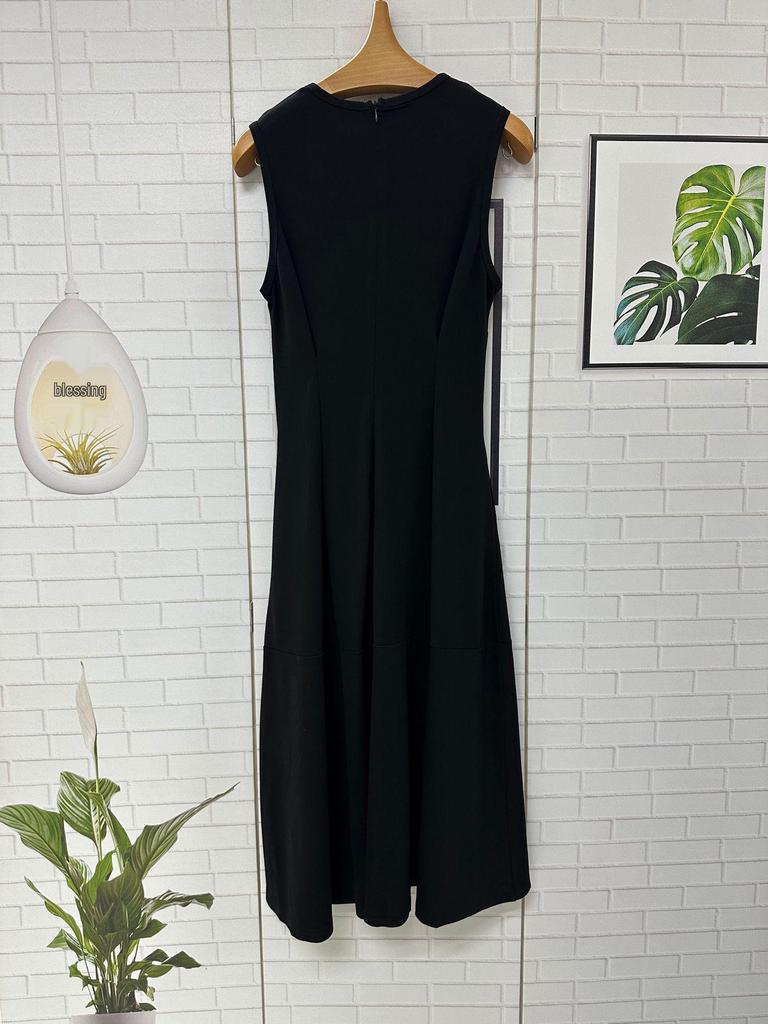 Elegant Sleeveless Waist-Cinching Black Maxi Dress for Women, Summer 2026 Style