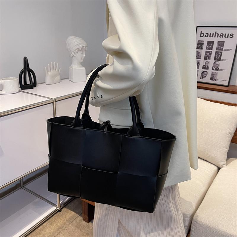 Internet celebrity big bag 2025 new trendy high-end feeling foreign shoulder bag women's bag large capacity versatile portable tote bag