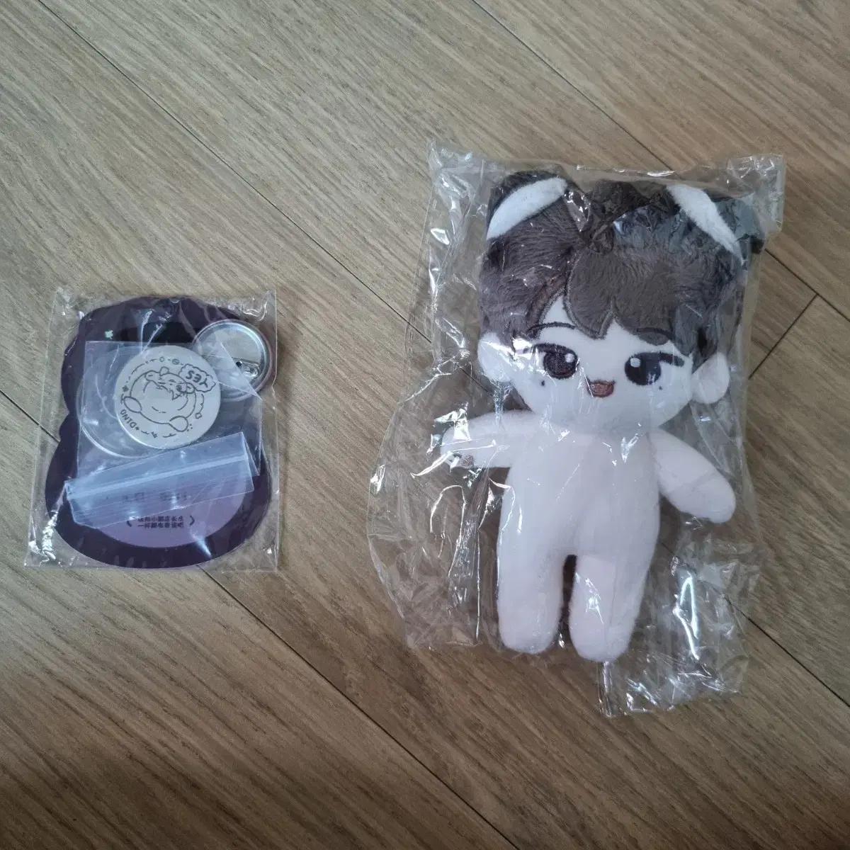 

Seventeen Dino Doll Otter Puccino Sealed