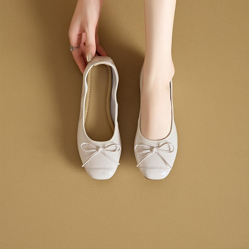 Patent Leather Round Head Flat Bottom Doudou Shoes Women's Autumn New Light Mouth Red Foot Cover Casual Small Single Shoes Women