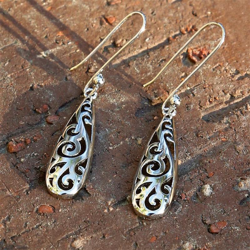 Vintage Palace-Style Hollow Carved Water Drop Earrings