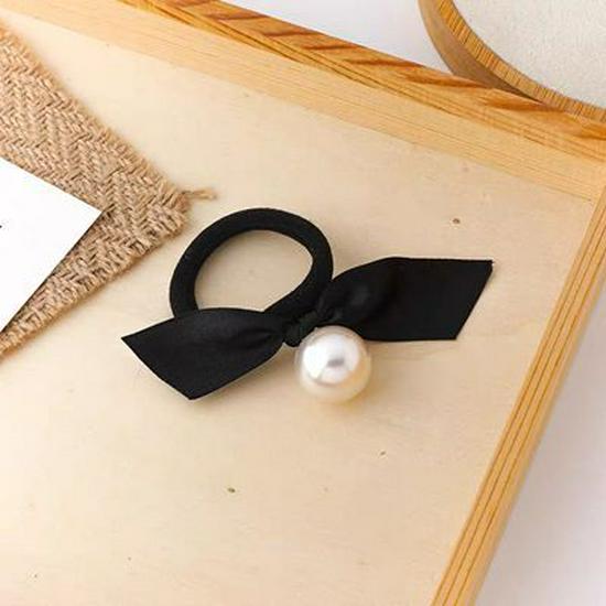Elegancka Francuska Perłowa Gumka do Włosów – Wszechstronny Czarny Dodatek do Kucyka.