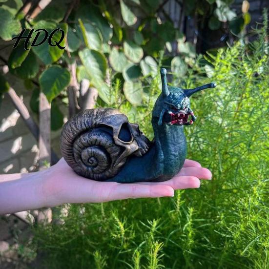 Trendy Gothic Desktop Accents Halloween Snail Skull Resin Statue, Creepy Horror Ornament with Dark Style Home Decor Shell, Scary for Party Haunted