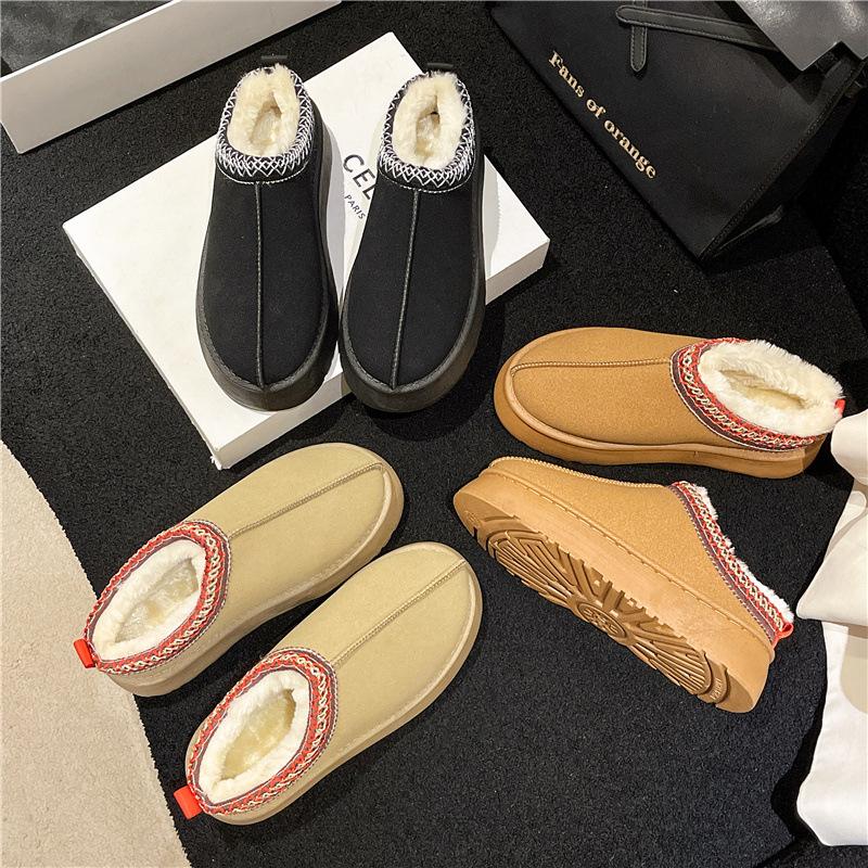 Fashion Snowy boots for women in 2024 winter new plush  thick soled bunched plush half casual cotton shoes snow boots