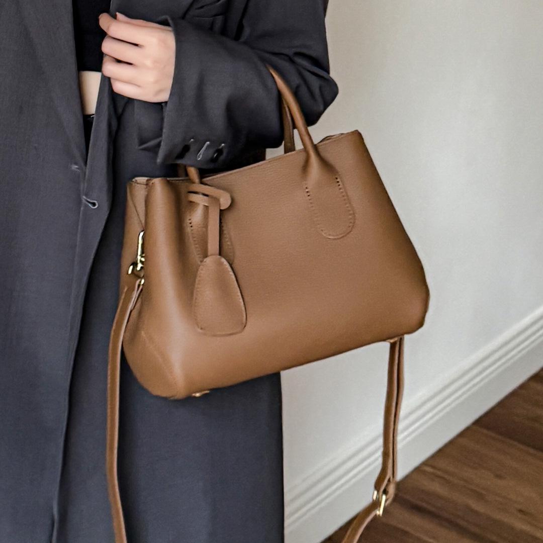 

Women s Genuine Leather Large Capacity Crossbody Handbag - Summer 2025 Collection 29cm x 19cm x 14cm