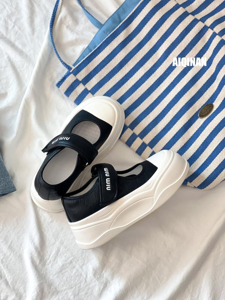 Leather muffin thick-soled Velcro Mary Jane single shoes women's 2025 spring and summer new fashionable versatile light mouth loafers
