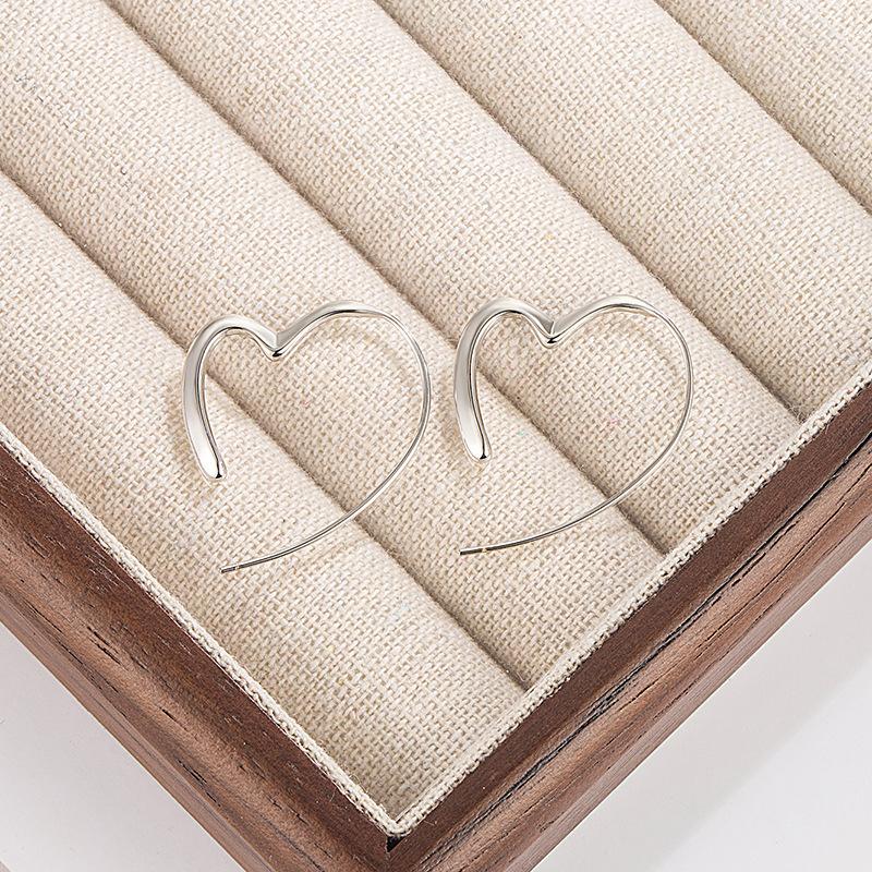 Simple and Cold Wind Ring Love Earrings, Irregular Design Peach Heart Stud Earrings