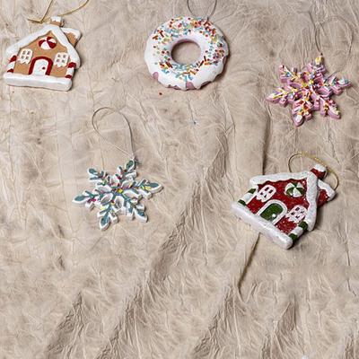 Schneeflocken-Donut Weihnachtsbaumschmuck Haus Kleines Harz-Weihnachtshäuschen Hängende Dekorative Weihnachtsdekoration Neues Jahr