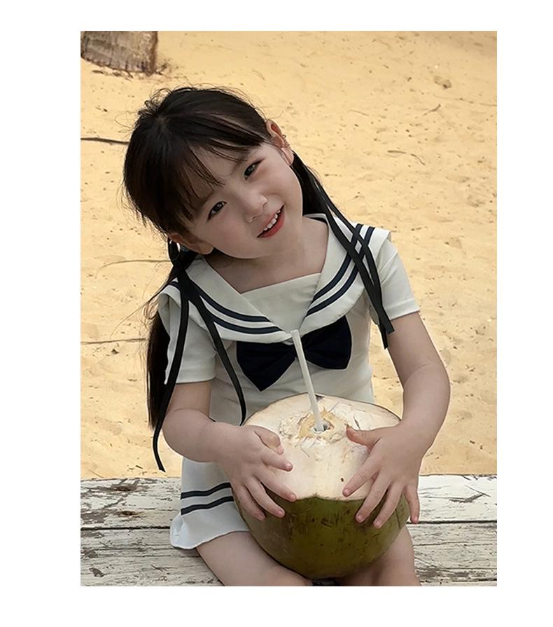 Mädchen 2025 Koreanischer Off-White Badeanzug mit Rock - Stilvolle Sommer-Strandbekleidung