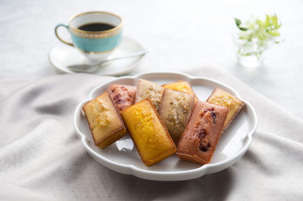 Geschenkset gebackener Süßwaren: Patisserie Ginza Sembikiya Ginza Frucht-Financier A (8 Stück)