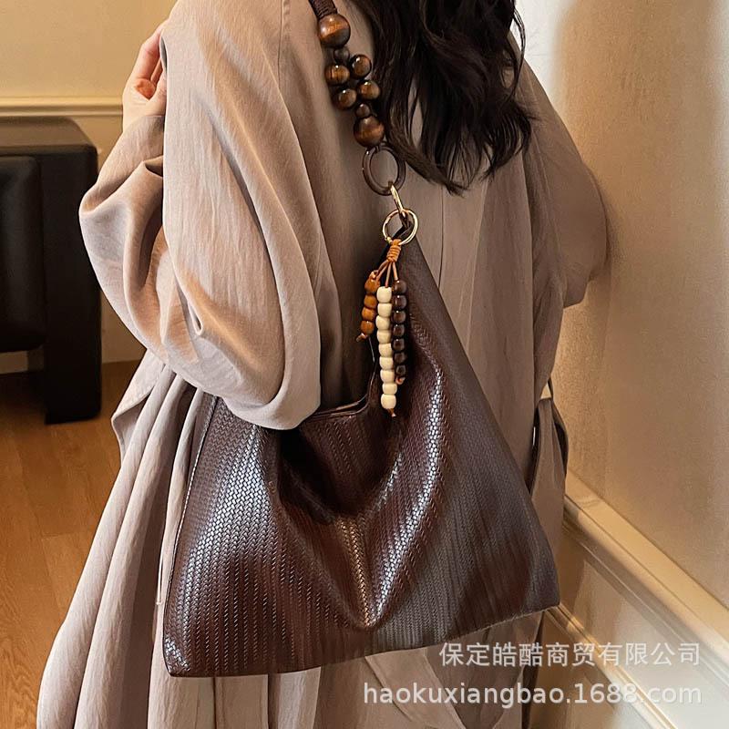 High sense niche designer bag women's 2025 new autumn and winter handbag fashion shoulder underarm bag messenger bag