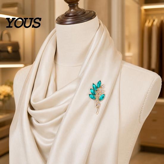 High-cut Transparent Brooch Pin for Women, Marquise Shape Olive Branch Design Vintage Style Rhinestone with Rhinestones, Metal Base Lapel Suits Coats